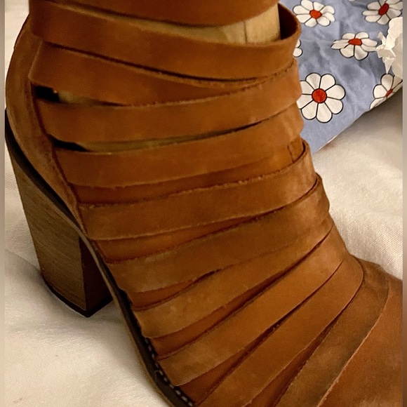 *EUC* Free People / Hybrid Strappy Stacked Heel Leather Ankle Boot / Bro… - Picture 11 of 14